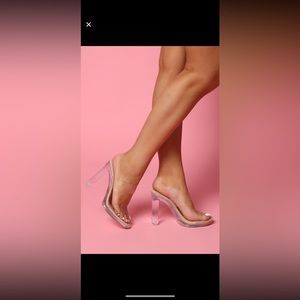 Beautiful clear/nude heel perfect for summer